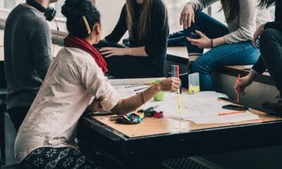 Europa atrai estudantes latino-americanos após restrições dos EUA