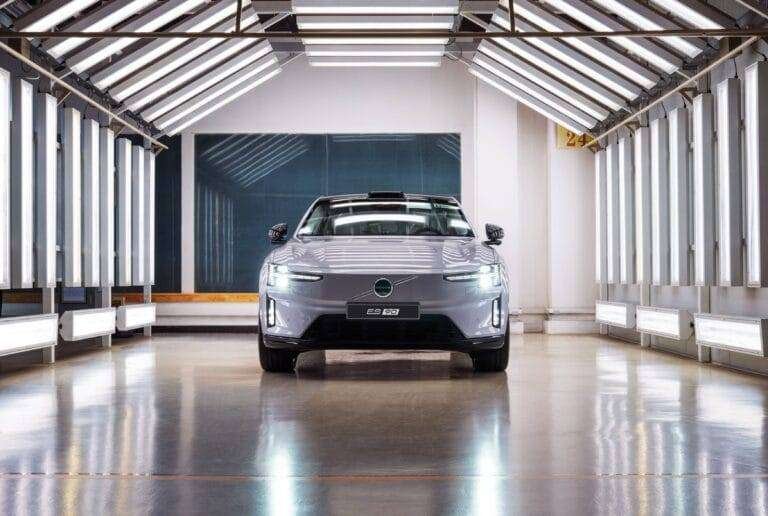 Volvo Cars inicia produção do elétrico ES90 para a Europa