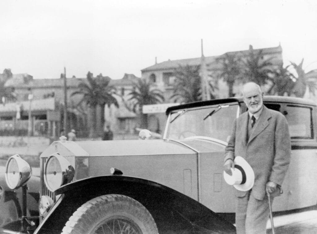 Rolls-Royce celebra o centenário do Phantom com homenagem global