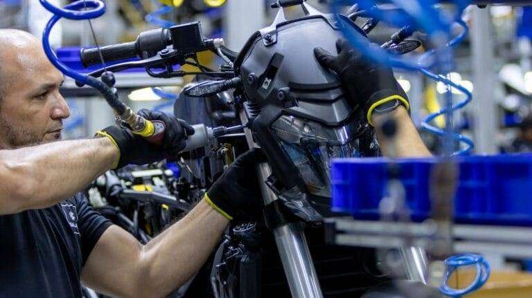 Bajaj amplia fábrica e dobra capacidade produtiva em Manaus