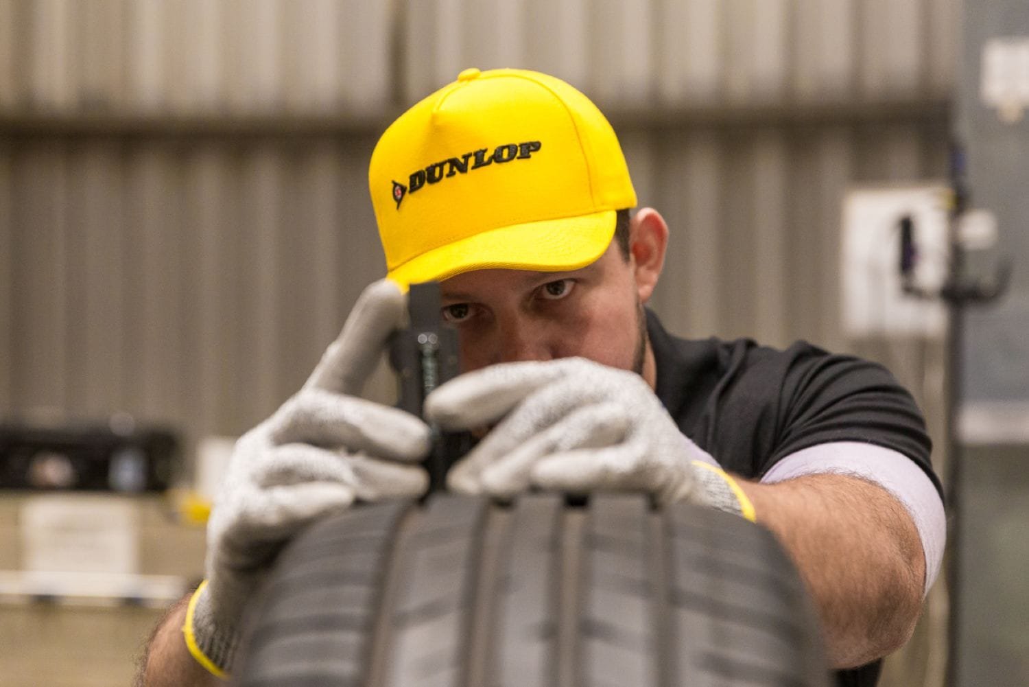 Dunlop treina e certifica profissionais de pós-venda