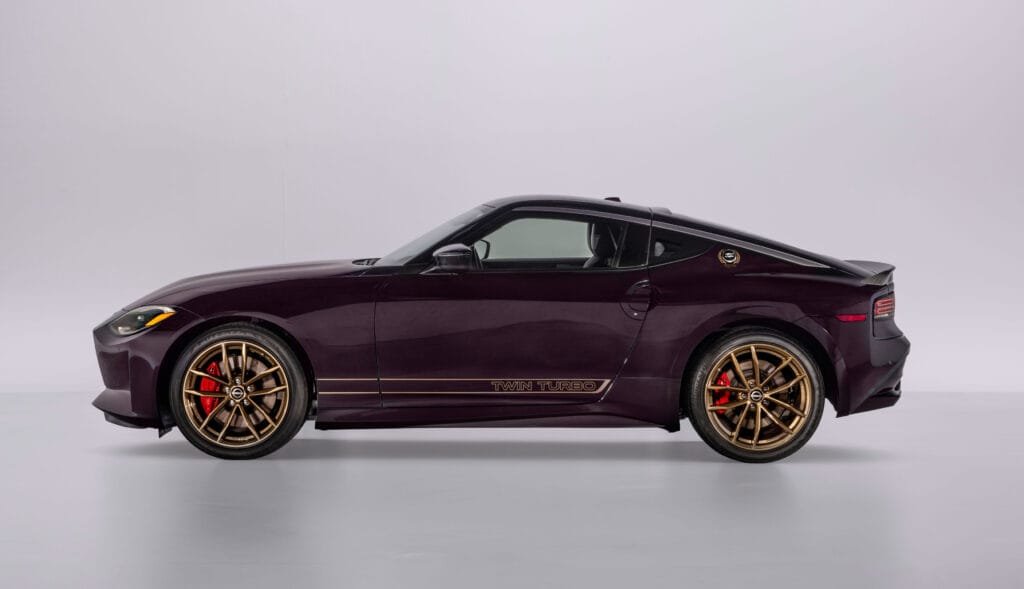Nissan lança Z 2026 com edição Heritage e três versões disponíveis