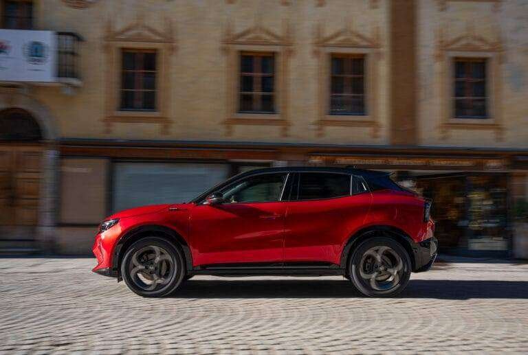 Alfa Romeo lança Junior Sport Speciale com foco em esportividade e tecnologia