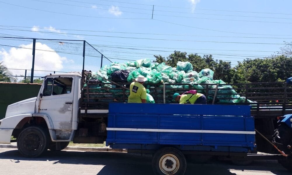 Praias de Búzios têm retirada de 2 toneladas de resíduos em ação de limpeza