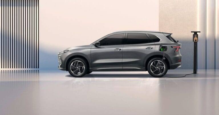 MG S5 estreia no Brasil com motor elétrico e preço de R$ 219.800
