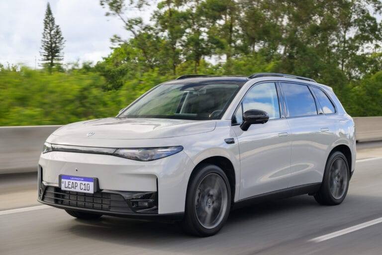 Leapmotor C10 estreia no Brasil com versões elétrica e Ultra-Híbrida