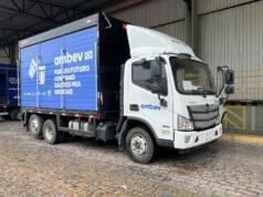 Foton entrega veículos customizados para rotas urbanas e regionais da Ambev