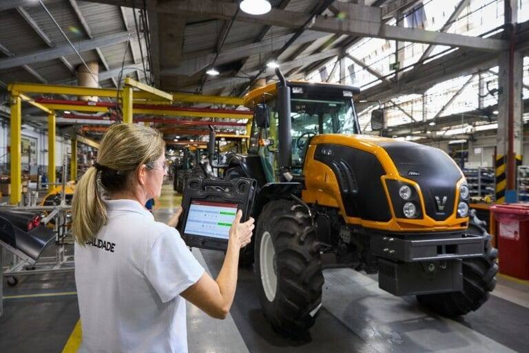 AGCO testa IA para validar configurações e otimizar produção de tratores