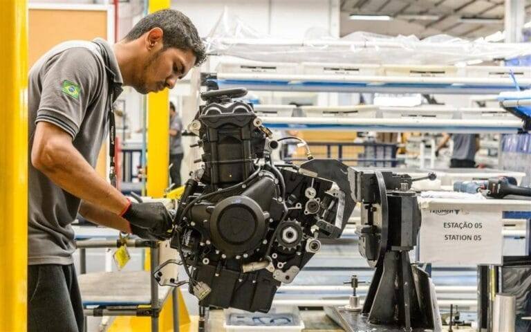 Triumph atinge 80 mil motos produzidas no Brasil e amplia presença nacional