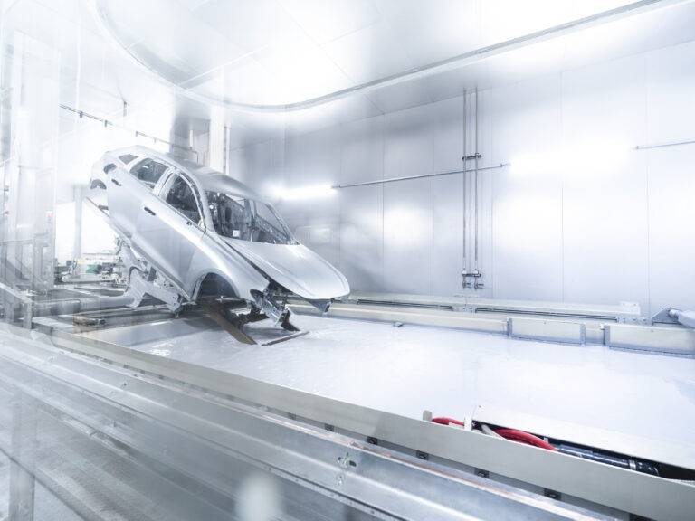 Audi integra IA em fábricas e inicia nova fase de automação em larga escala
