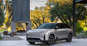 Toyota apresenta Highlander 2027 elétrico com três fileiras de assentos