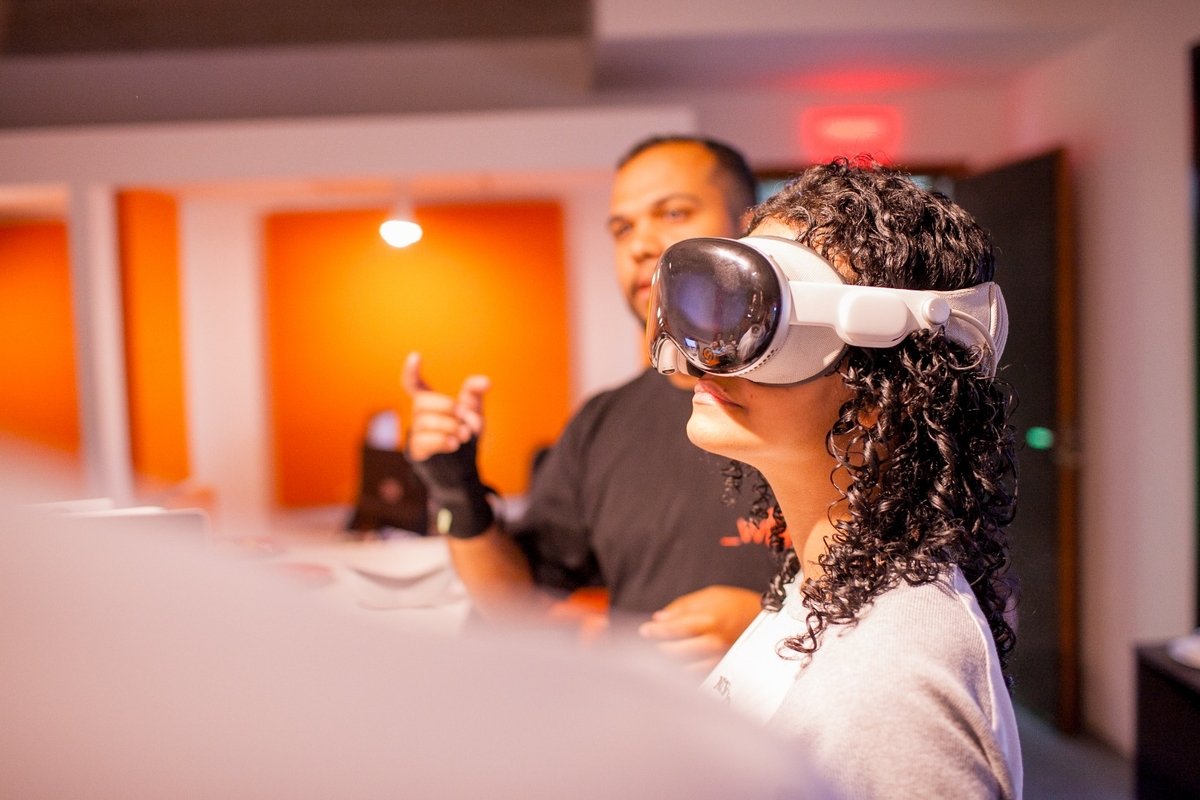 Vozes Futuras capacita mil jovens em habilidades digitais Vozes Futuras capacita mil jovens em habilidades digitais