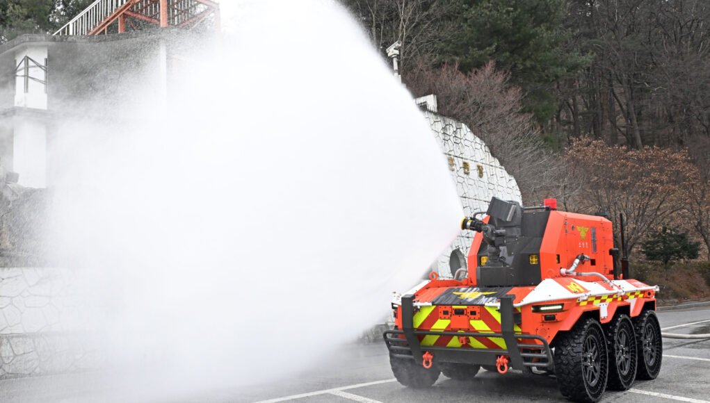 (Image 17) Hyundai Motor Group Donates Unmanned Firefighting Robots to Korea National Fire Agency for Safeguarding Firefighters