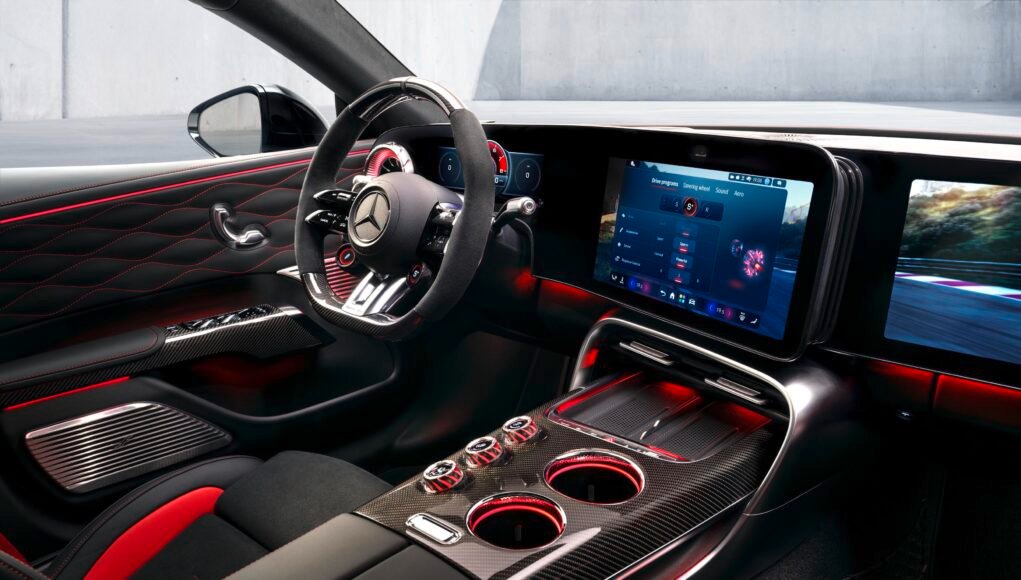 Die Schaltzentrale der Performance: das Interieur des neuen Mercedes-AMG GT 4-Türer Coupés, Februar 2026 // The control centre of performance: the interior of the new Mercedes-AMG GT 4-door Coupe, February 2026