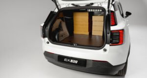 Volvo apresenta EX30 Cargo elétrico para clientes corporativos