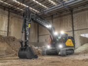 Escavadeira elétrica de médio porte chega ao mercado brasileiro