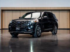 Novo papamóvel celebra conexão entre Ford e Chicago