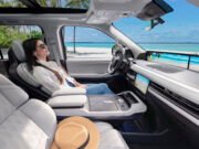 Lincoln transforma cabine em refúgio tropical com atualização digital