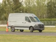 Mercedes-Benz lança Sprinter automática no Brasil por R$ 274.300,00
