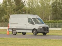 Mercedes-Benz lança Sprinter automática no Brasil por R$ 274.300,00