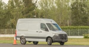 Mercedes-Benz lança Sprinter automática no Brasil por R$ 274.300,00