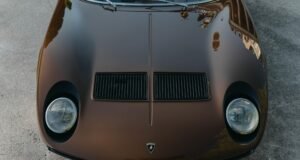 Lamborghini celebra 60 anos do Miura com restauração histórica