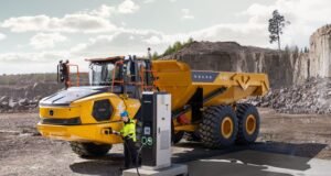 Volvo CE inicia produção de caminhões articulados elétricos
