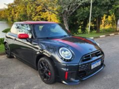 MINI John Cooper Works reforça posicionamento esportivo no Brasil