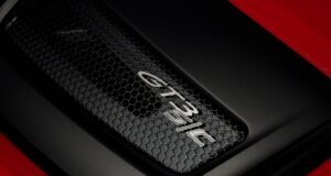 Porsche apresenta o 911 GT3 S/C com 510 cavalos e transmissão manual