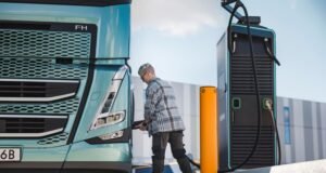 Nova geração de caminhões elétricos Volvo chega à Europa em 2026