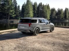 Kia lança Carnival Full Hybrid no Brasil com espaço para oito ocupantes