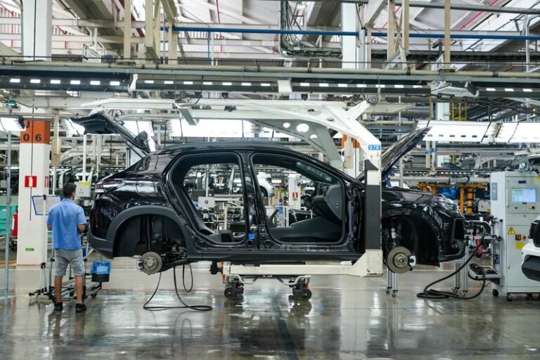 Volkswagen celebra produção de 100 mil unidades do Tera no Brasil