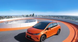 BYD lança Dolphin G DM-i com autonomia superior a 1000 quilômetros