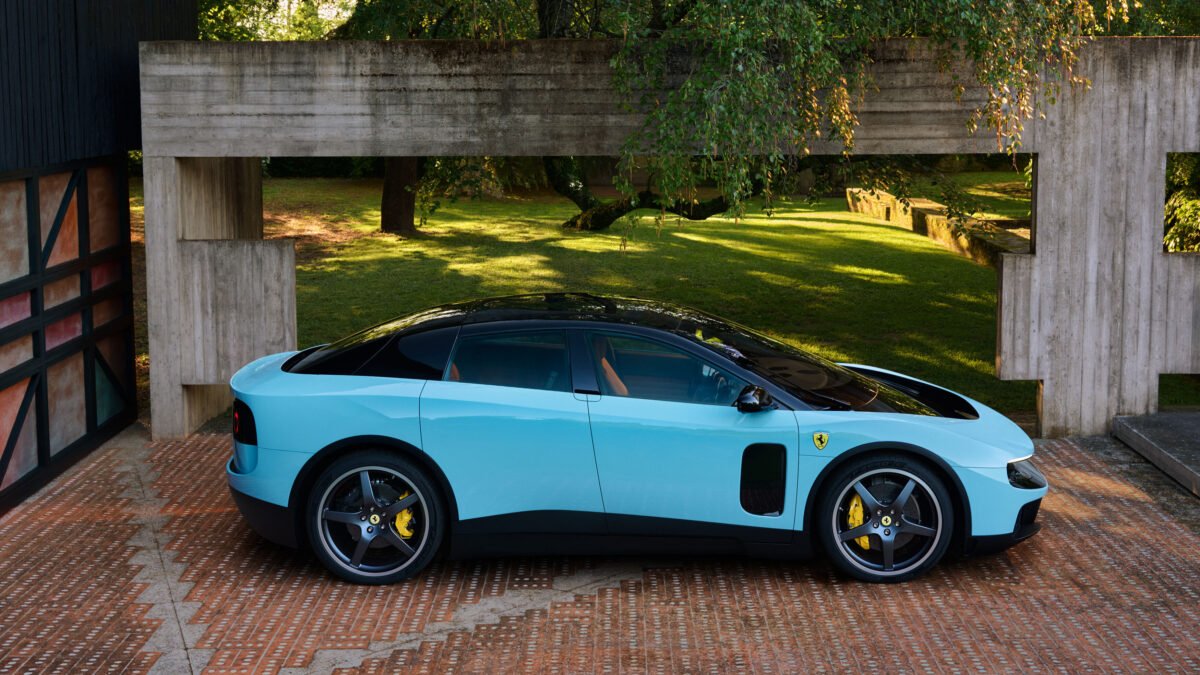 Ferrari Luce elétrica
