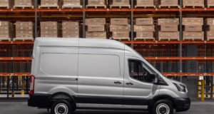 Ford celebra 20 mil unidades da Transit produzidas na América do Sul