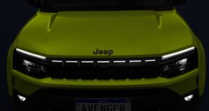 Jeep Avenger estreia com sete fendas iluminadas e lanternas em X
