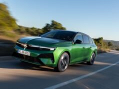 Opel lança Astra Sports Tourer Electric com autonomia de 445 quilômetros