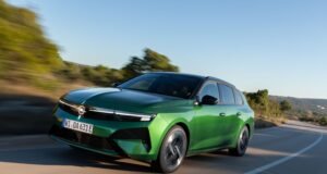 Opel lança Astra Sports Tourer Electric com autonomia de 445 quilômetros