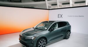 SUV elétrico Volvo EX60 estreia com até 644 quilômetros de autonomia