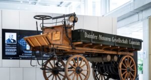Daimler Truck celebra 130 anos com campanha “130 Years of Forward”