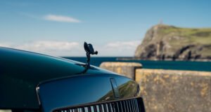 Rolls-Royce apresenta Black Badge Ghost Tourist Trophy em homenagem a Charles Rolls