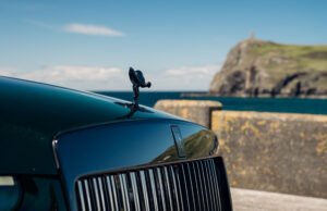 Rolls-Royce apresenta Black Badge Ghost Tourist Trophy em homenagem a Charles Rolls