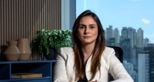 Stellantis cria área de inteligência artificial sob comando de Erica Schwambach