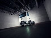 Mercedes-Benz Trucks amplia linha elétrica com eActros Lowliner