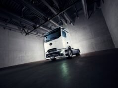 Mercedes-Benz Trucks amplia linha elétrica com eActros Lowliner