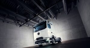 Mercedes-Benz Trucks amplia linha elétrica com eActros Lowliner