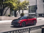 Linha Toyota Crown 2027 recebe evolução mecânica e visual