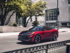 Linha Toyota Crown 2027 recebe evolução mecânica e visual