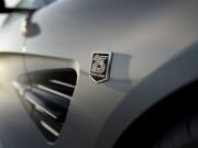 Aston Martin celebra 25 anos do Vanquish com série limitada