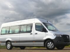 Mercedes-Benz amplia linha elétrica com eSprinter para passageiros